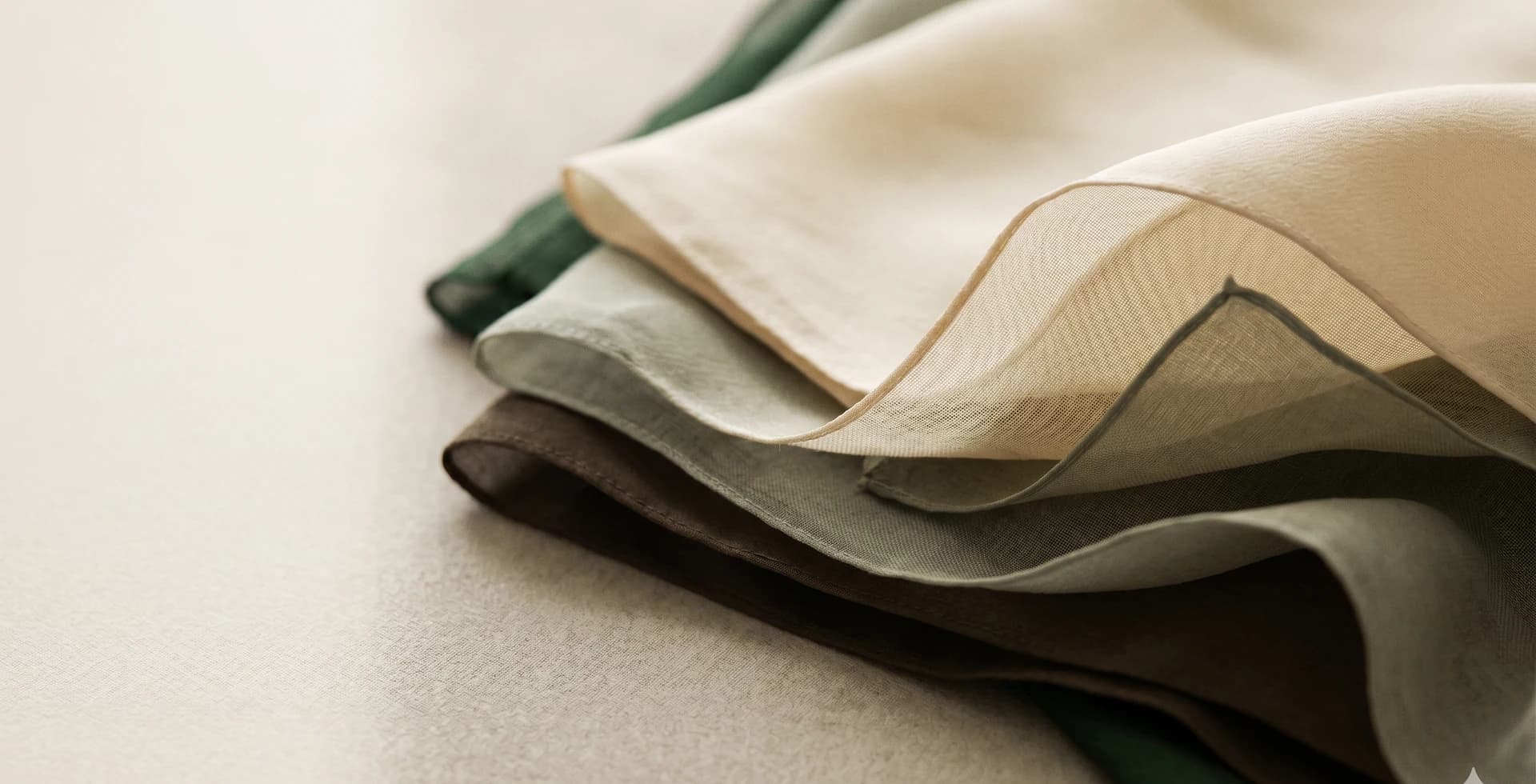 디자인 스킨부스터 — 겹겹이 포개진 실크 레이어